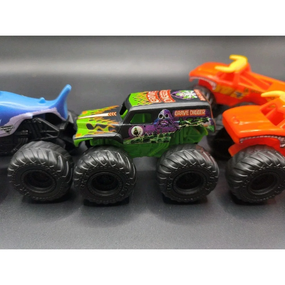 4-Spin Master Monster Jam 1:87 Scale Mini Collectible Monster Trucks 2024